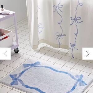 urban outfitters Lacey bows gray and white bathmat new in package